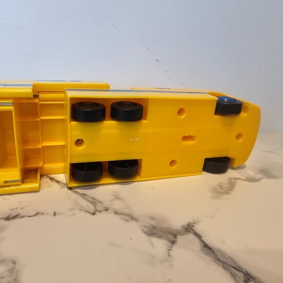 Disney Pixar Cars Hauler Collection Cruz Ramirez's Hauler Truck - Picture 5 of 15